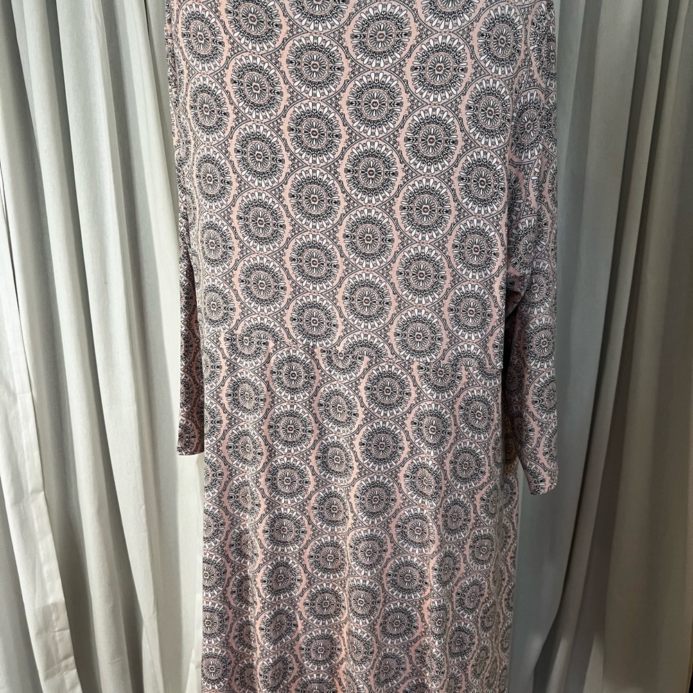 Elegant Pink Patterned split side hem tunic - Picture 4 of 7